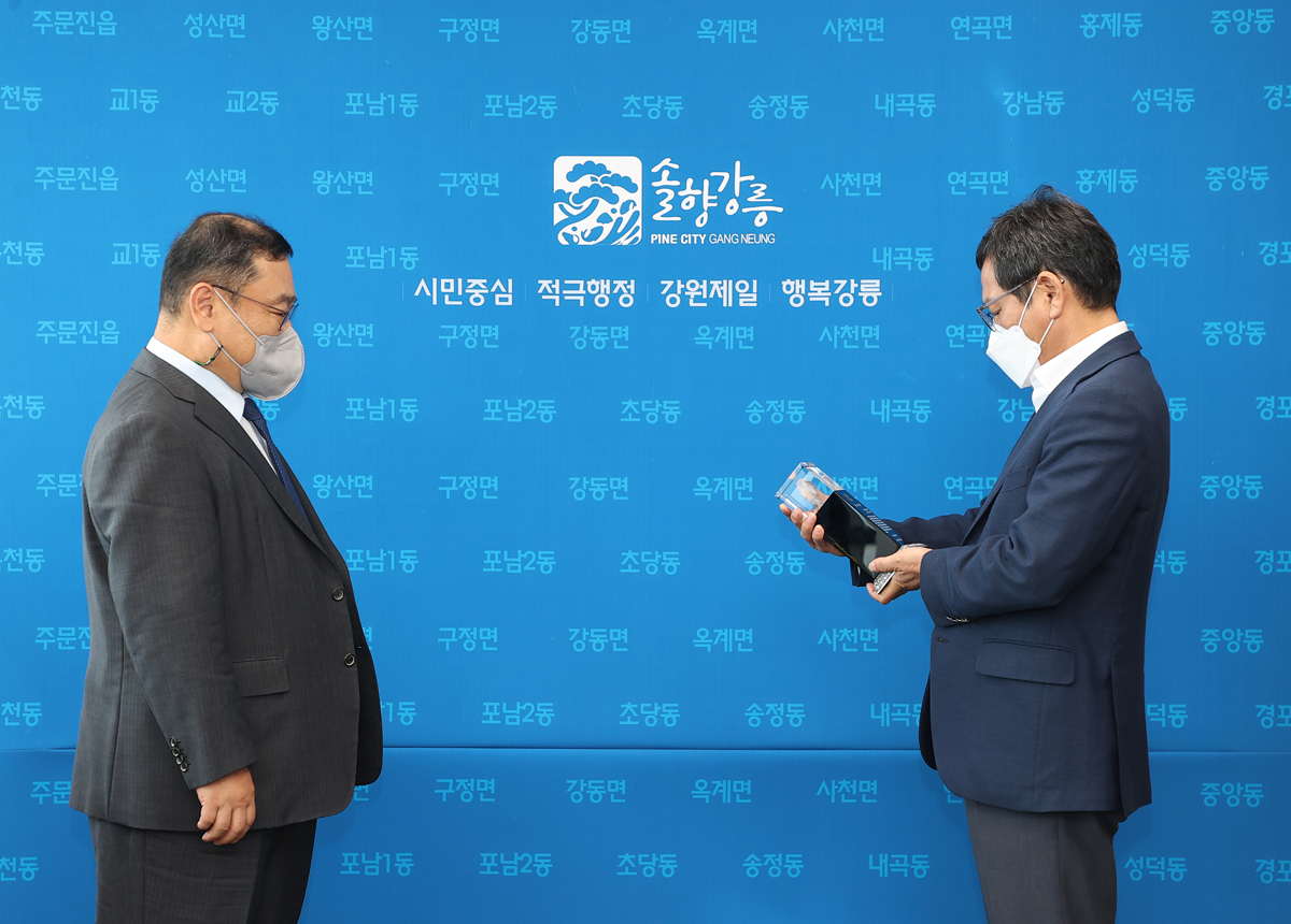 시정 및 지역사회공헌 유공자 감사패 전수 이미지