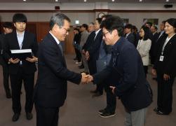 2025년 하반기 정기 인사에 따른 임용장 수여식(6급 이하) 썸네일 3