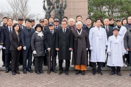 3・1절 기념탑 헌화 및 참배 썸네일 2