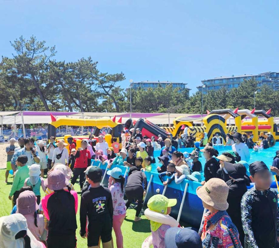 镜浦海边海水泳池夏日特别活动，全家共享欢乐时光！