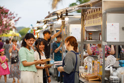 ウォルファ(月花)通り夜市